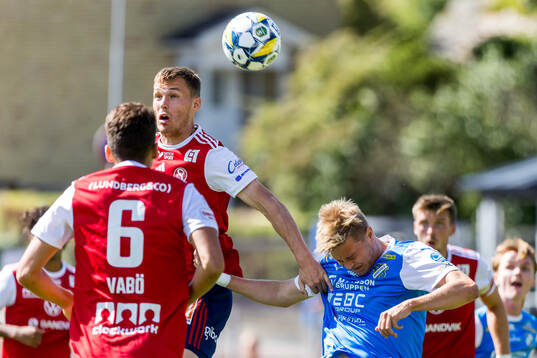 Sandvikens IFs Daniel Söderberg och IK Oddevolds Axel