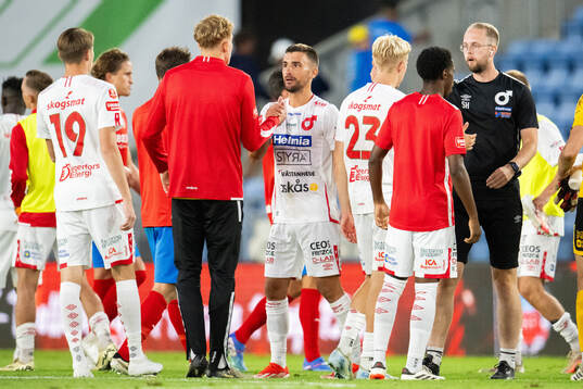Degerfors Carlos Moros Gracia jublar efter slutsignalen