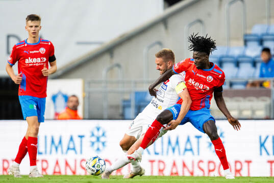 Helsingborgs Benjamin Acquah och Degerfors Johan Mårtensson