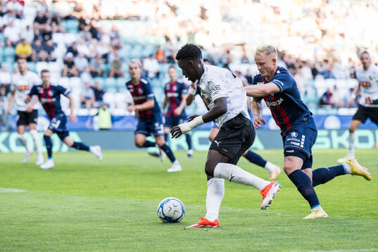 Zeidane Inoussa of Häcken and Michael Lilander of Paide
