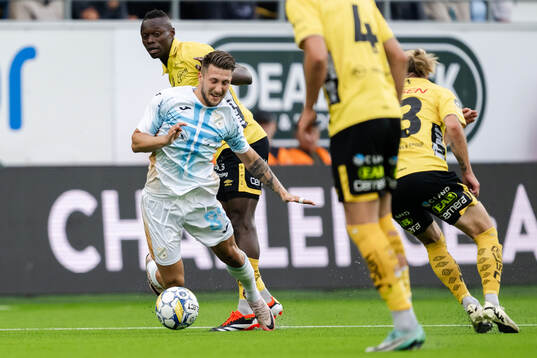 Timothy Noor Ouma of Elfsborg and Marco Pasalic of Rijeka