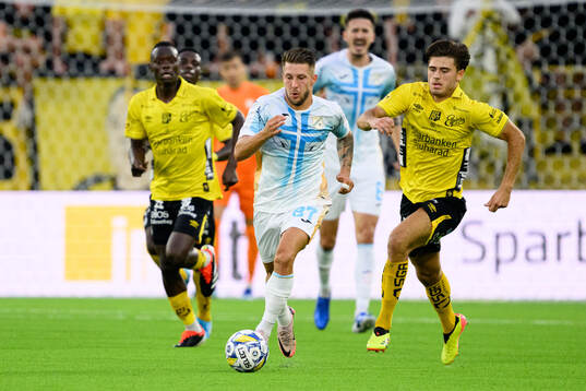 Marco Pasalic of Rijeka and Besfort Zeneli of Elfsborg