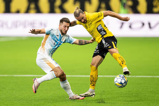 Marco Pasalic of Rijeka and Niklas Hult of Elfsborg