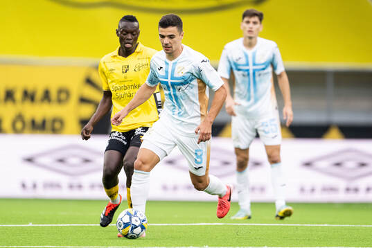 Timothy Noor Ouma of Elfsborg and Dejan Petrovic of Rijeka