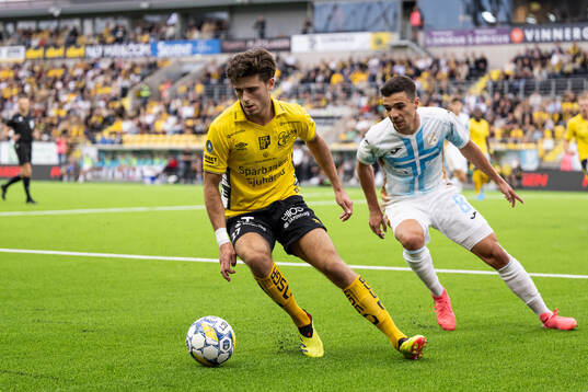 Besfort Zeneli of Elfsborg and Dejan Petrovic of Rijeka
