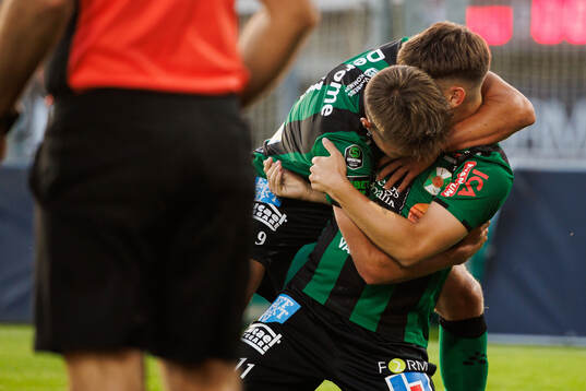 Varbergs spelare jublar efter 2-0