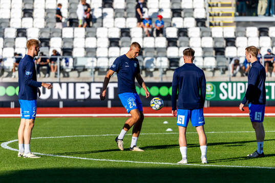 IK Oddevolds spelare värmer upp