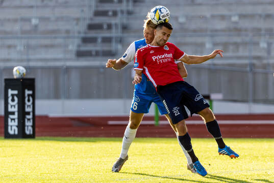 IK Oddevolds Gabriel Sandberg och Utsiktens Predrag