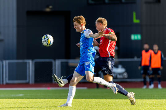 IK Oddevolds Julius Johansson och Utsiktens Jesper Brandt