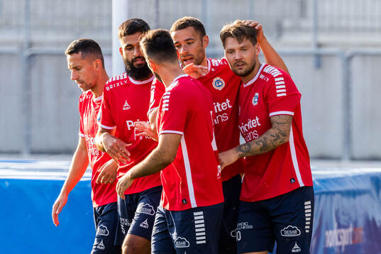 Utsiktens Karl Bohm jublar med lagkamrater