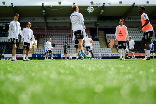 Örebros spelare värmer upp