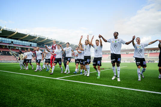 Örebros spelare jublar
