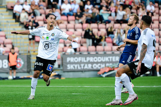 Örebros Elias Barsoum jublar