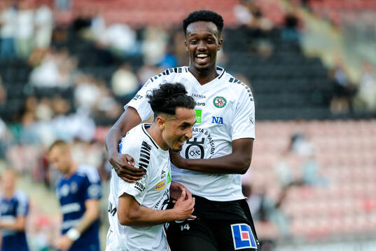 Örebros Elias Barsoum och Hamse Shagaxle jublar