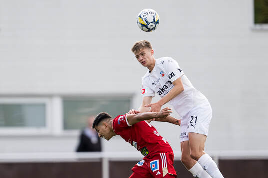 Skövde AIKs Marcus Mikhail och Helsingborgs Adrian