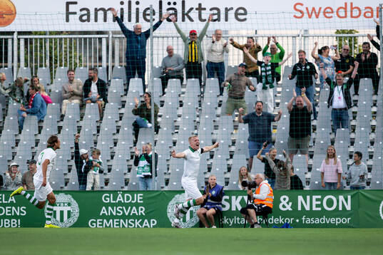 Västerås Simon Johansson jublar efter 2-1