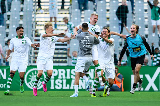Västerås Simon Johansson jublar efter 2-1