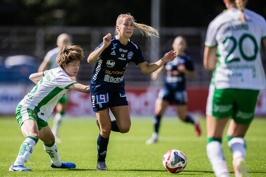 Hammarbys Asato Miyagawa och Linköpings Sara Eriksson