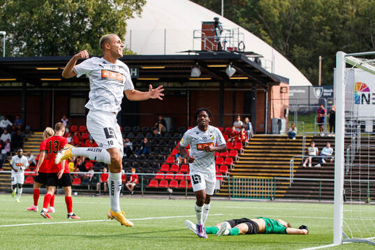 Häckens Ali Youssef jublar efter att ha gjort 2-0 för Häcken