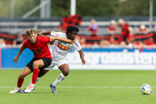 Brommapojkarnas Alexander Abrahamsson och Häckens Jeremy