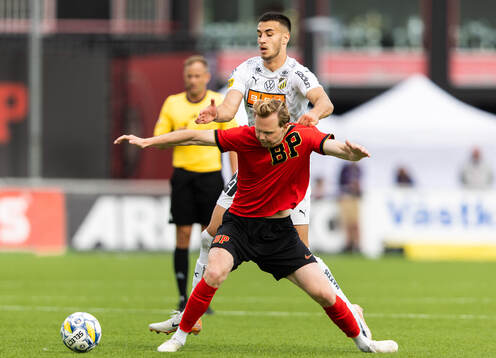 Brommapojkarnas Tim Waker och Häckens Srdjan Hrstic