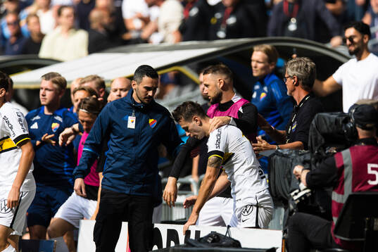 AIKs Bersant Celina firar 0-1 med Alexander Milosevic vid