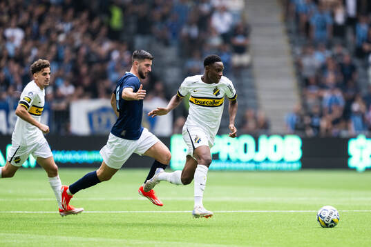 Djurgårdens Besard Sabovic och AIKs Mouhamed Lamine Fanne Dabo