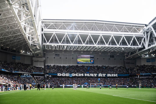 Matchen avbryts på grund av pyroteknik