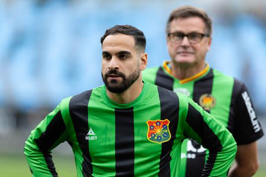 GAIS Mervan Celik på line up innan  fotbollsmatchen i