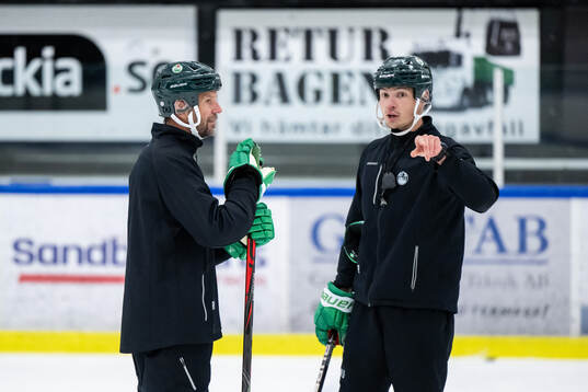 Tränare Roger Hansson och assisterande tränare Max Bohlin