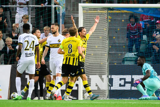 Kubikenborgs Linus Hallenius jublar