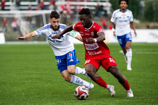 IFK Norrköpings Laorent Shabani och Piteås Michael Kargbo