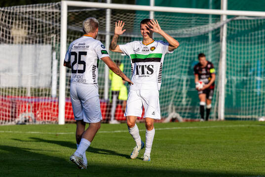 GAIS Lucas Hedlund har gjort 2-3 och jublar