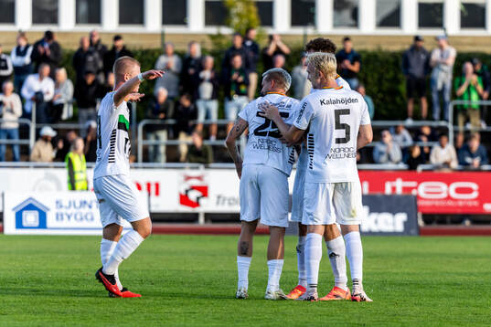 GAIS Jonas Lindberg har gjort 2-4 och jublar