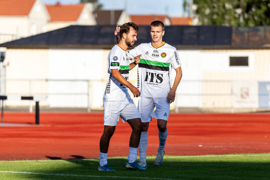 GAIS Edvin Becirovic har gjort 1-2 och jublar