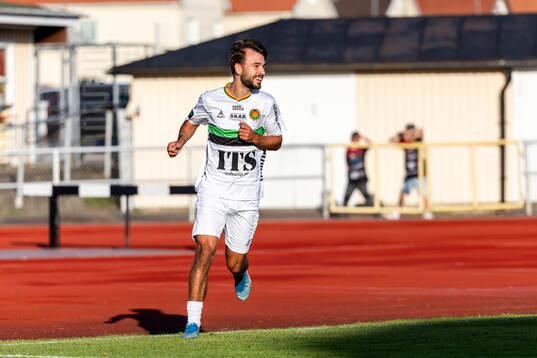 GAIS Edvin Becirovic har gjort 1-2 och jublar