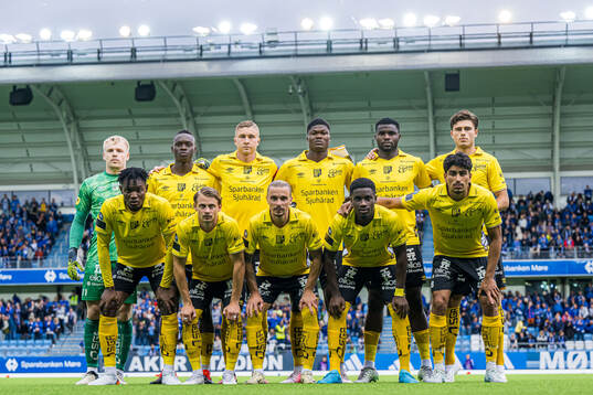 The starting eleven of Elfsborg poses for a team group photo