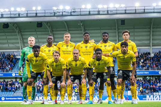 The starting eleven of Elfsborg, from the top left; Isak