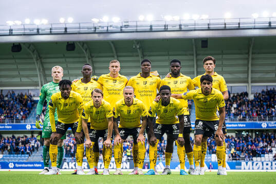 The starting eleven of Elfsborg, from the top left; Isak