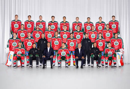  Gustav Rydahl, David Edstrom, Carl Klingberg, Wiktor Nilsson, Linus Nässén, Noah Hasa, Isac Born, Noah Dower Nilsson, Filip Cederqvist. 3:e ledet från vänster: Isac Heens, Erik Thorell, Filip Hasa, Dominik Egli, Arttu Ruotsalainen, Linus Weissbach, Albin Sundin. 2:a ledet från vänster: Tobias Normann, Linus Högberg, Anders Burström (ass. Tränare), Christian Folin, Mikael Ruohomaa, Peter Iversen (mv. Tränare), Tom Nilsson, Lars Johansson. Sittande från vänster: Nicklas Lasu, Kristofer Näslund (ass. Tränare), Christian Lechtaler (KD), Max Friberg, Mats Grauers (ordförande), Roger Rönnberg (huvudtränare), Henrik Tömmernes.