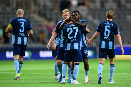 Tokmac Nguen of Djurgården celebrate