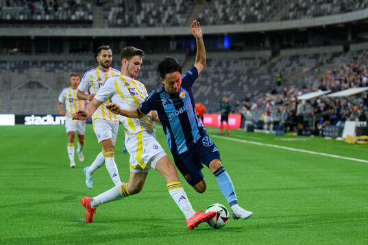 Lan Vidmar of Maribor and Keita Kosugi of Djurgården