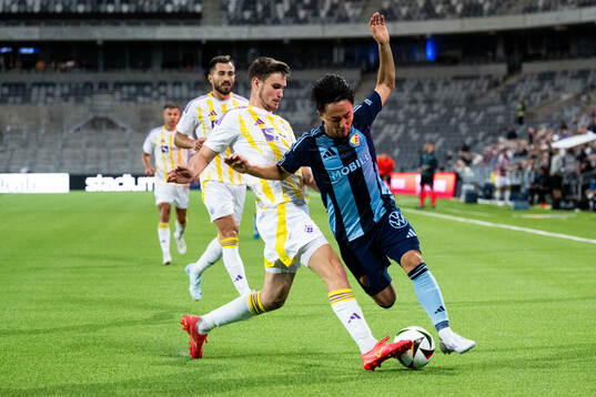Lan Vidmar of Maribor and Keita Kosugi of Djurgården