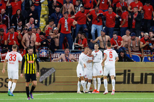 Leo Scienza of Heidenheim celebrates after 1-2