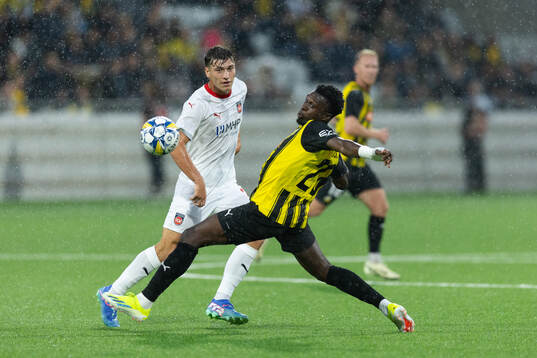 Luca Kerber of Heidenheim and Zeidane Inoussa of Häcken