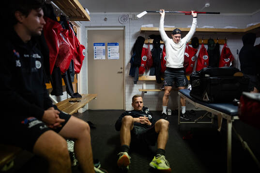 Frölundas Mikael Ruohomaa, Max Friberg och målvakt Lars