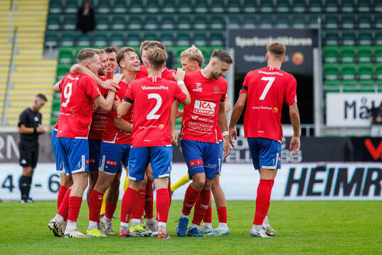 Varbergs William Borgryd jublar med laget efter 2-1