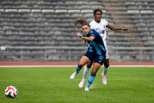 Djurgårdens Alexsandra Lobanova och Växjö DFFs Eva