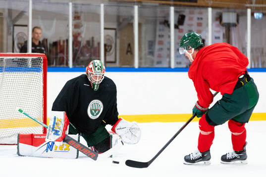 Frölundas målvakt Lars Johansson och Gustav Rydahl