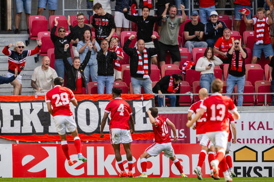 Kalmars Vince Osuji jublar efter 2-1